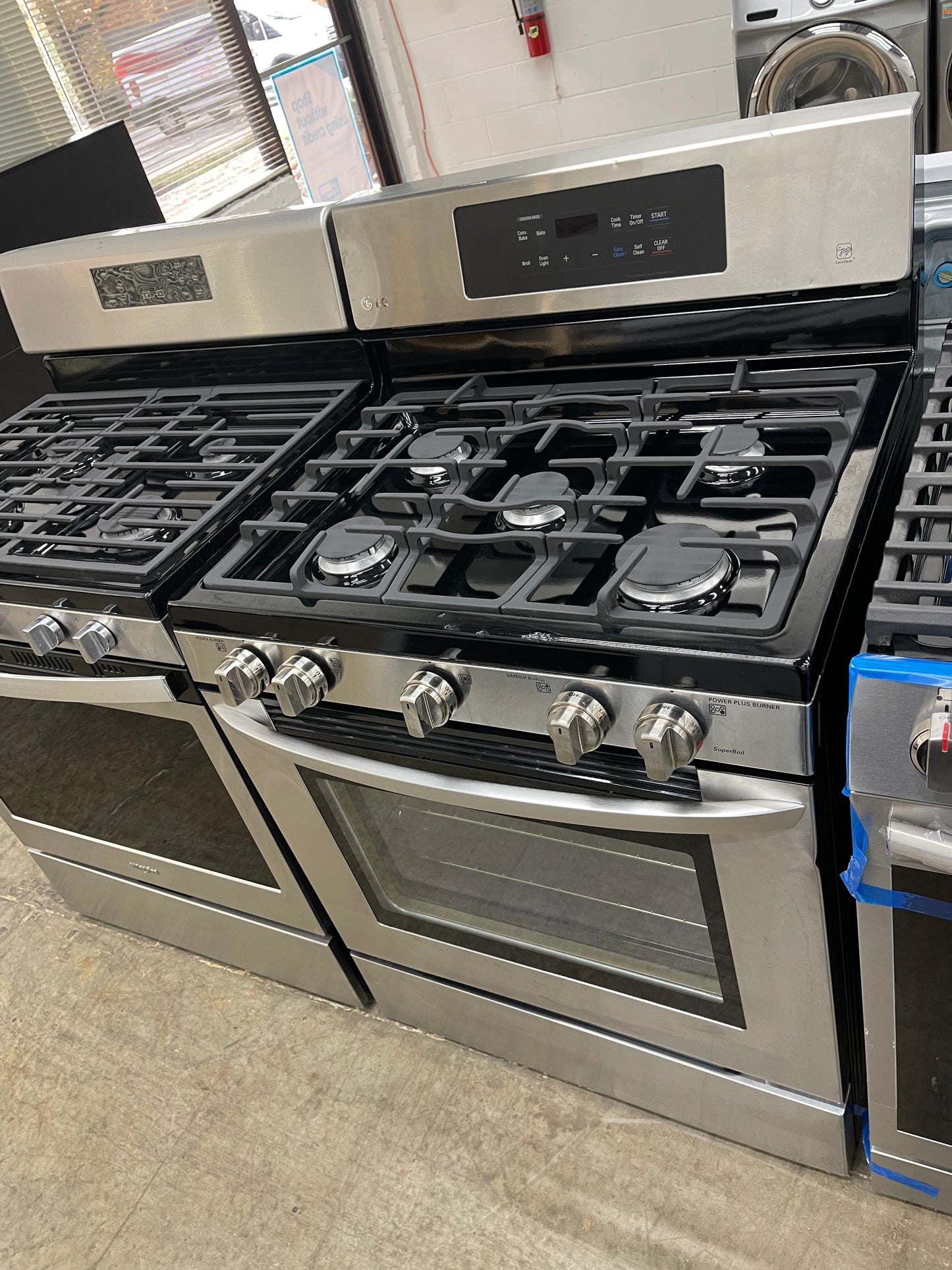 LG  LRG3081ST
30 Inch Gas Range with EvenJet Fan Convection, 20 Minute EasyClean® Mode, IntuiTouch Keypad, SuperBoil 17,000 BTU Burner, Large WideView™ Plus Window, 5 Sealed Burners, 5.4 cu. ft. Oven and Storage Drawer: Stainless Steel