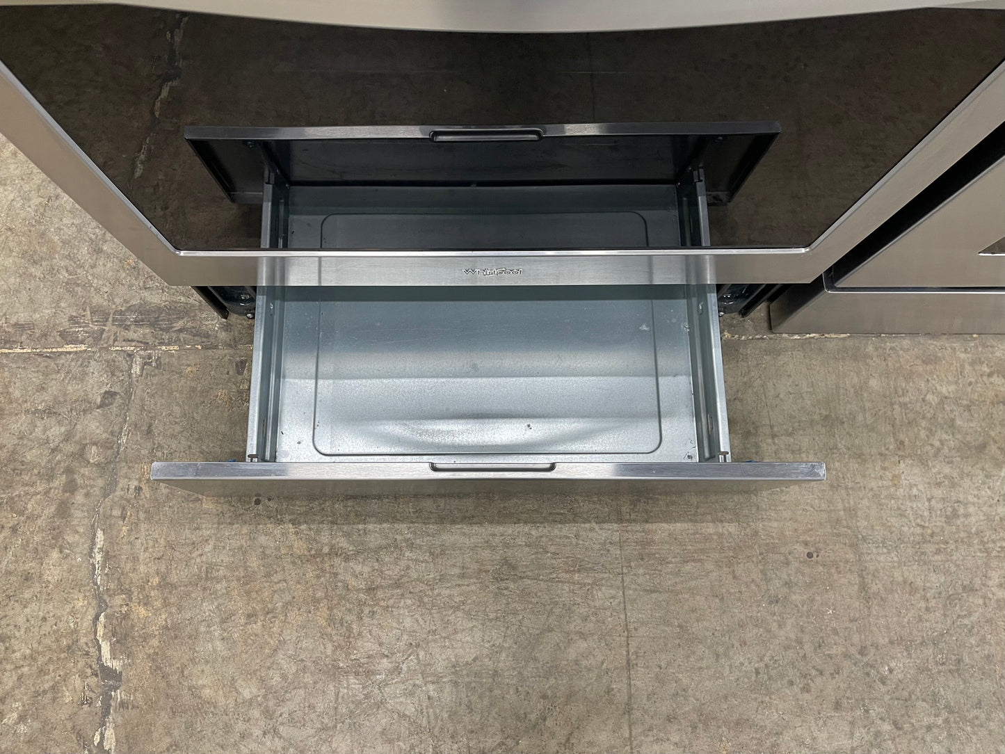 Whirlpool  WFG525S0HS
30 Inch Freestanding Gas Range with Frozen Bake Technology, SpeedHeat Burner, SpillGuard™ Cooktop, Center Oval Burner, Temperature Sensor, Closed Door Broiling, Control Lock and Self-Cleaning: Black-on-Stainless