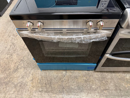 Frigidaire FCRE3062AS
30 Inch Freestanding Electric Range with 5 Elements, 5.3 cu. ft. Capacity