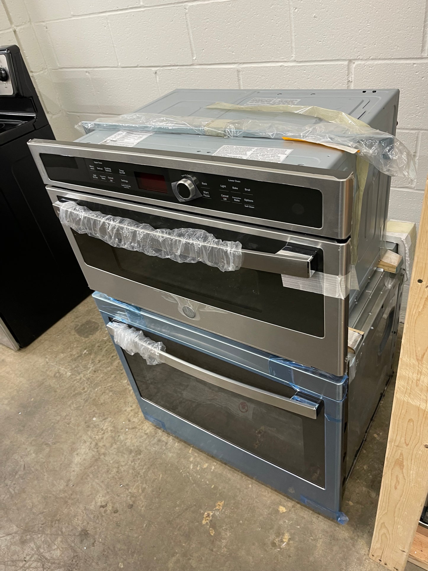 GE Profile  PT7800SHSS
30 Inch Combination Wall Oven with True European Convection, Meat Probe, Proof Mode, Warm Mode, 5.0 cu. ft. Capacity, 1.7 cu. ft. Microwave, Glass Touch Controls, GE Fits! Guarantee, and Self-Clean with Steam: Stainless Stee
