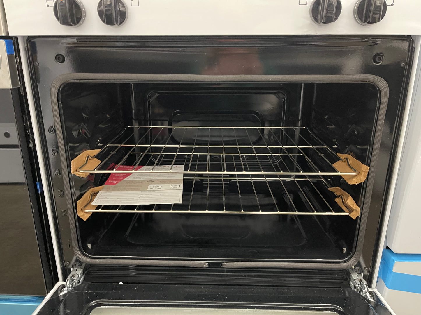 Frigidaire  FCRE3062AW
30 Inch Freestanding Electric Range with 5 Elements, 5.3 cu. ft. Capacity, EvenTemp Element, SpaceWise Element, Storage Drawer, and Steam Clean: White