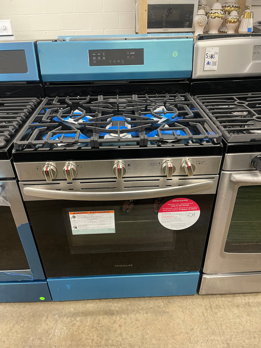 Frigidaire 30-in 5 Burners 5.1-cu ft Air Fry Convection Oven Freestanding Gas Range in Stainless Steel-Model #FCRG3083AS