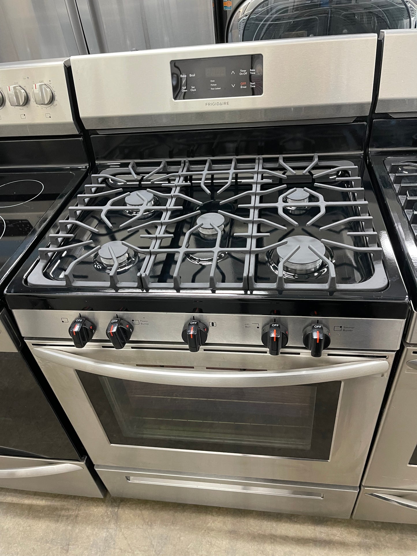 Frigidaire 30-in 5 Burners 5-cu ft Self Cleaning Gas Range in Stainless Steel-Model #FFGF3054TS