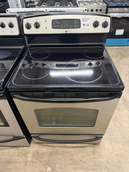 GE CleanDesign  JB640MPBS
30 Inch Electric Range with 4 Radiant Elements, 5.3 cu. ft. Self-Clean Oven, Dual Element Bake, Sabbath Mode, Storage Drawer and QuickSet III Controls: CleanSteel