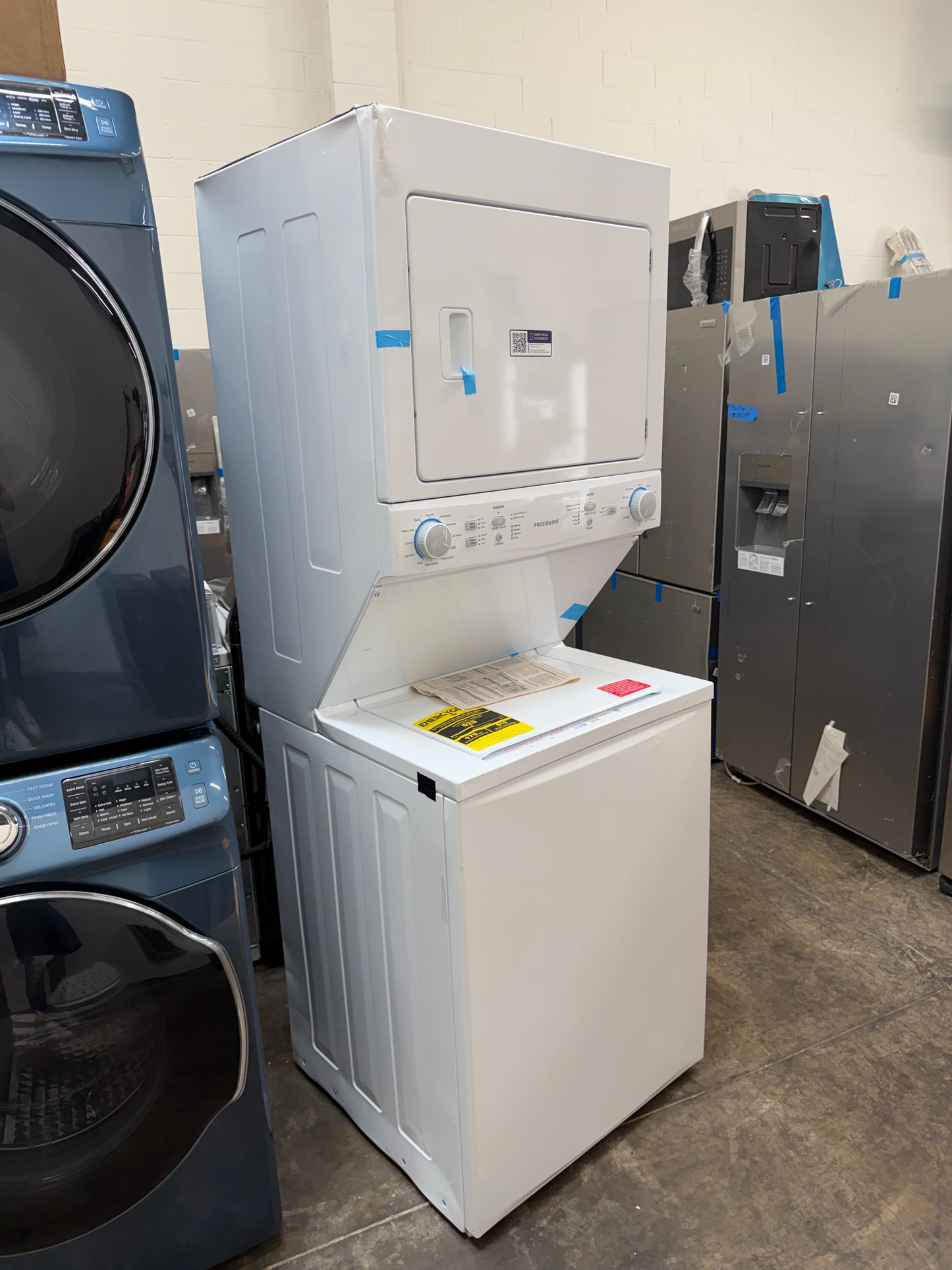 Frigidaire  FLCE7522AW
27 Inch Electric Laundry Center with 3.9 Cu. Ft. Washer Capacity, 10 Wash Cycles, 5.6 cu. ft. Dryer Capacity, 6 Dry Cycles, MaxFill Option, 4 Timed Dryer Cycles, and End-of-Cycle Signal