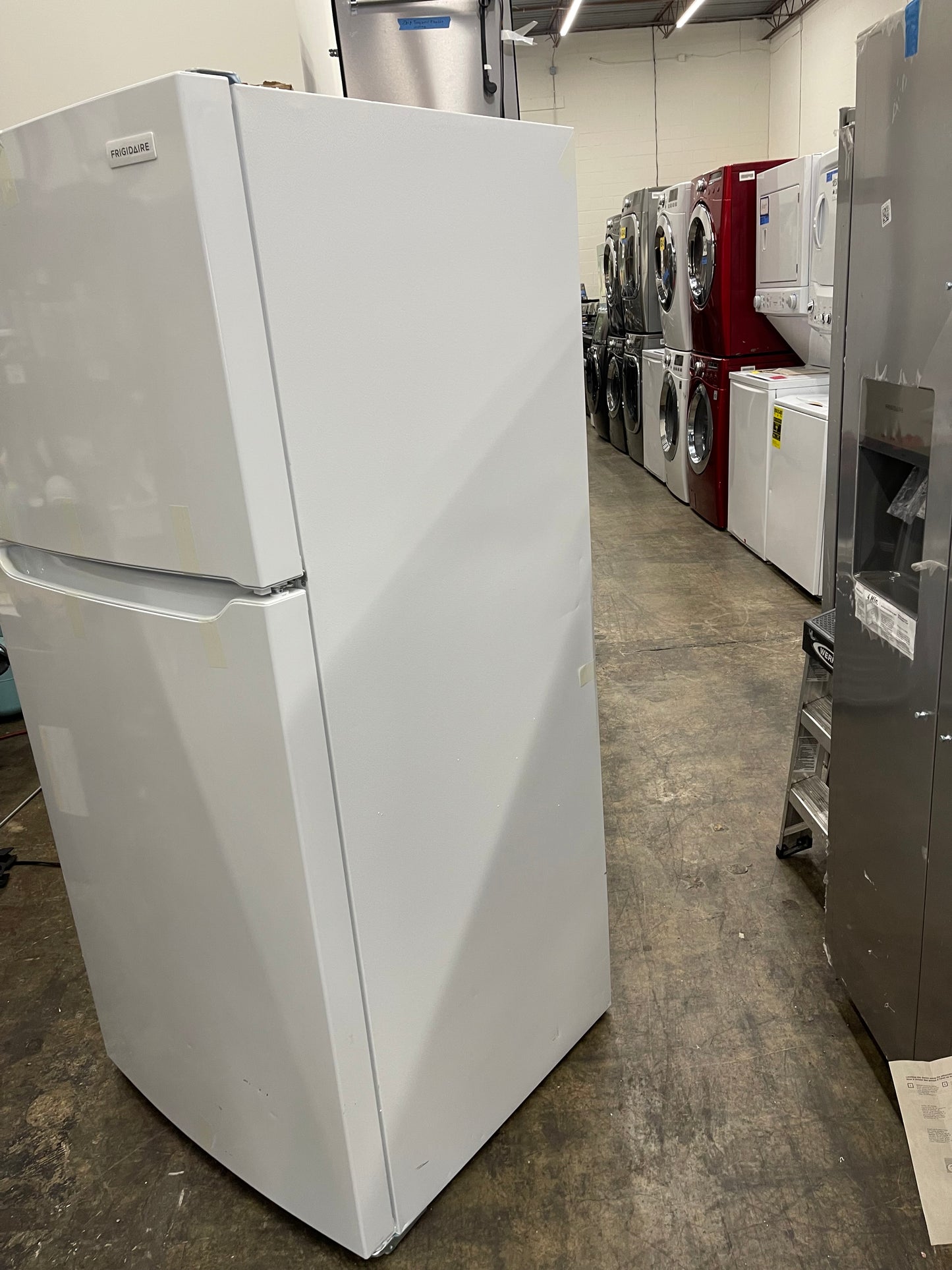 Frigidaire  FFTR1835VW
30 Inch Top Freezer Refrigerator with 18.3 Cu. Ft. Capacity, Adjustable Shelves, Humidity-Controlled Crispers, Half-width Deli Drawer, Gallon Door Bins, Auto-Close Doors, EvenTemp Cooling System, and ADA Compliant: White
