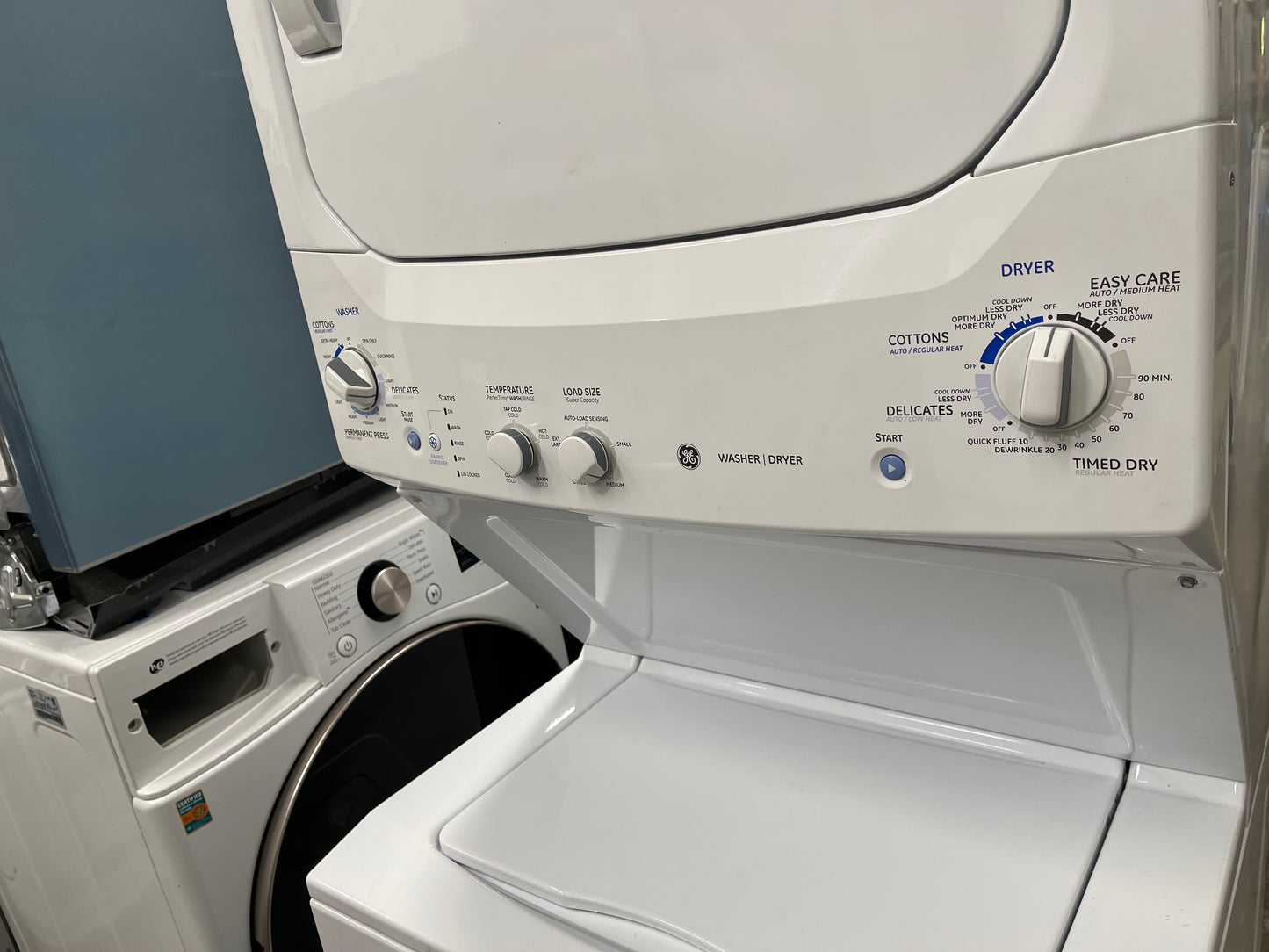 GE Spacemaker  GTUP270EMWW
27 Inch Electric Laundry Center with 3.3 cu. ft. Washer, 5.9 cu. ft. Dryer, 9 Wash Cycles, 4 Dry Cycles, Auto-Load Sensing and Cycle Status Lights