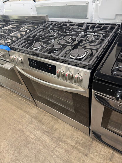 Frigidaire - 5.1 Cu. Ft Freestanding Gas Range with Quick Boil - Stainless Steel
Model:FCFG3062AS