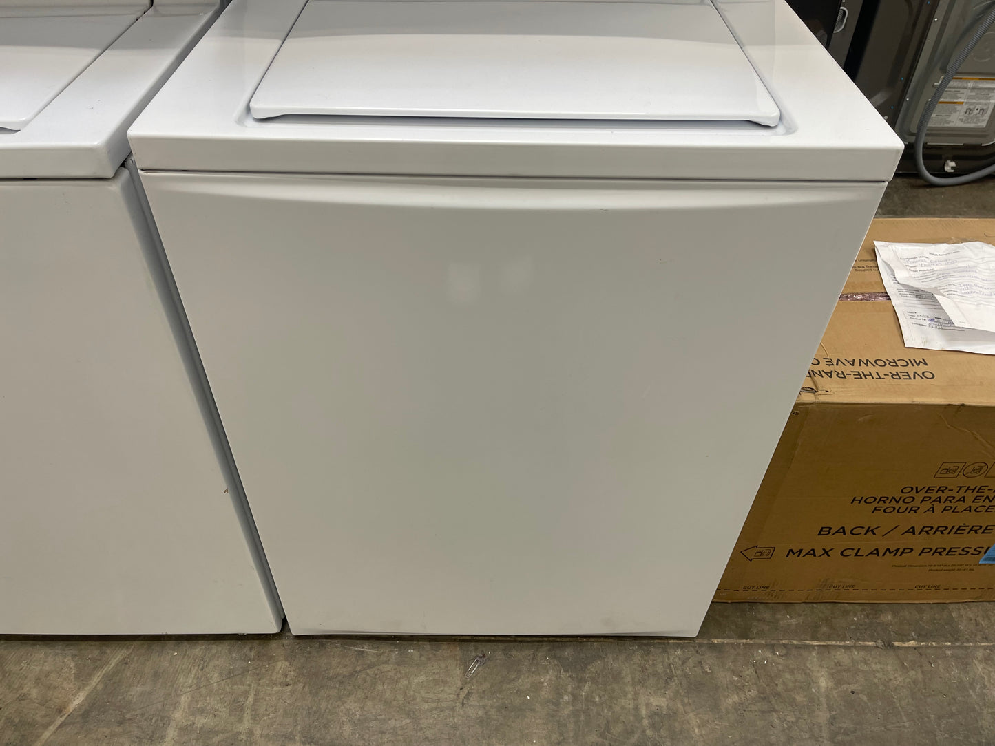 Frigidaire  FLCE7522AW
27 Inch Electric Laundry Center with 3.9 Cu. Ft. Washer Capacity, 10 Wash Cycles, 5.6 cu. ft. Dryer Capacity, 6 Dry Cycles, MaxFill Option, 4 Timed Dryer Cycles, and End-of-Cycle Signal