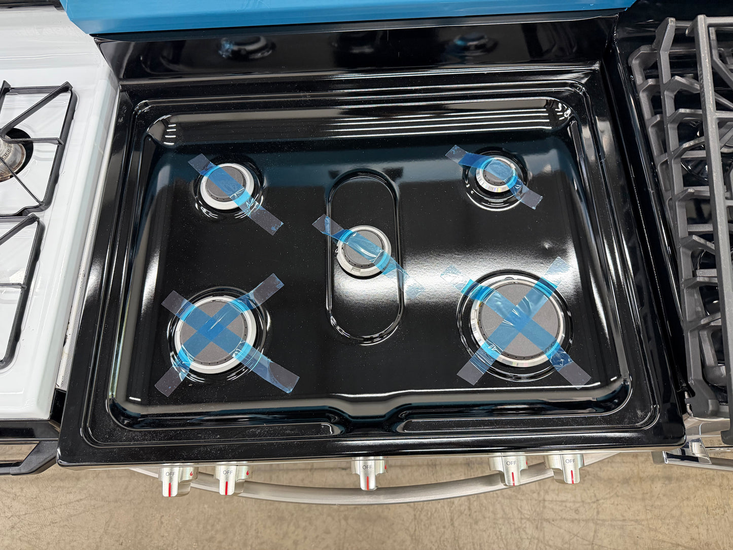 Frigidaire 30-in 5 Burners 5.1-cu ft Freestanding Gas Range in Stainless Steel-Model #FCRG3052BS