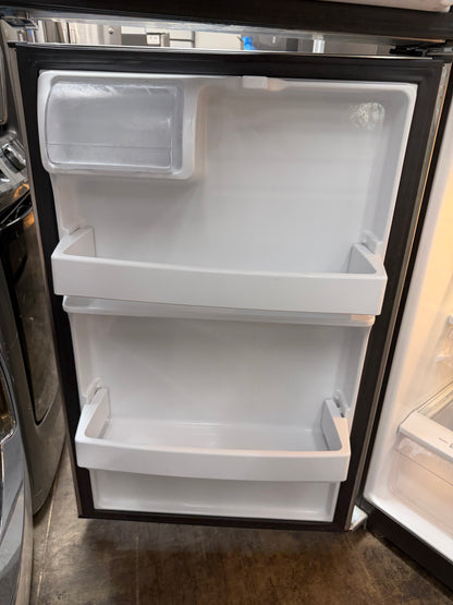 GE 15.6 Cu. Ft. Top Freezer Refrigerator – Stainless Steel
Model: GTS16GSHJRSS