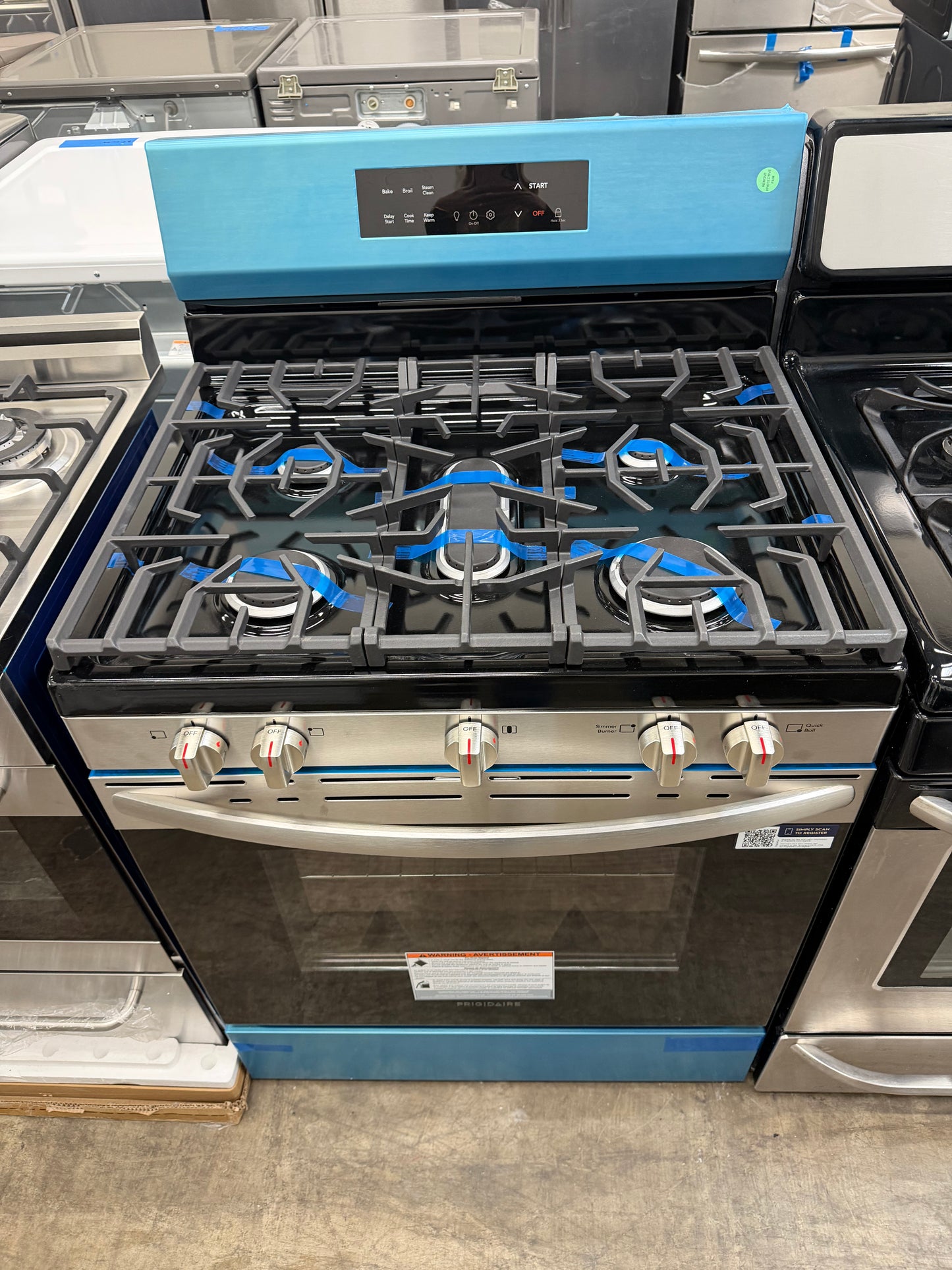 Frigidaire 30-in 5 burners 5.1-cu ft Freestanding Natural Gas Range in Stainless Steel-Model #FCRG306LAFB