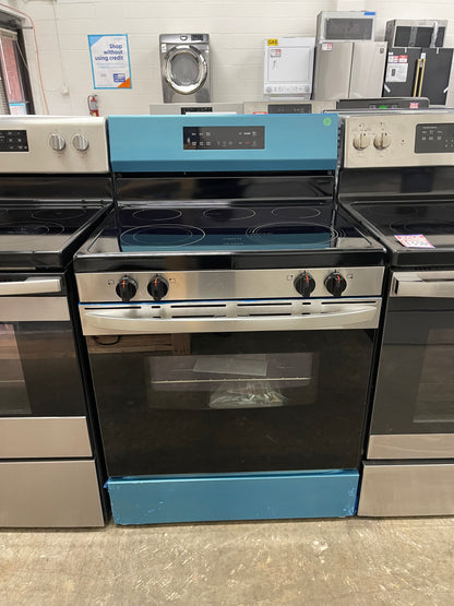 Frigidaire  FCRE3062AS
30 Inch Freestanding Electric Range with 5 Elements, 5.3 cu. ft. Capacity