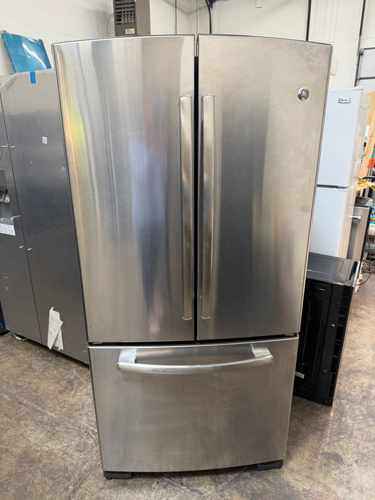 GE 33in  French Door Refrigerator Model: GNS22ESEBFSS
