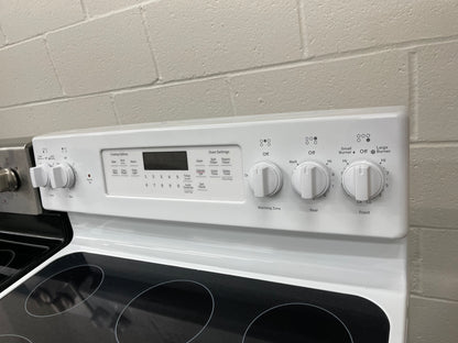 GE  JB750DJWW
30 Inch Freestanding Electric Range with True Convection, Fast Preheat, Power Boil, Warming Zone, Steam Self-Clean and 5 Smoothtop Elements 5.3 cu. ft. Oven: White