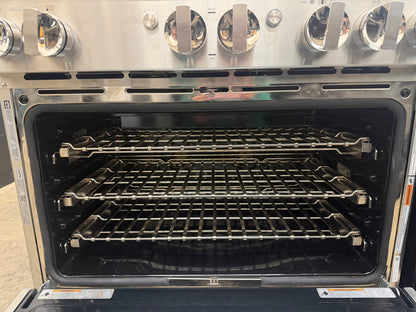 JennAir NOIR   JDRP536HM
36 Inch Smart Dual Fuel Professional Range with 4 Sealed Burners, 5.1 cu. ft. Oven Capacity, WiFi, Smart Integration, Chrome-Infused Griddle, CustomClean , Cinematic Lighting, JennAirCulinary Center, Dual-Fan True Convection, Du