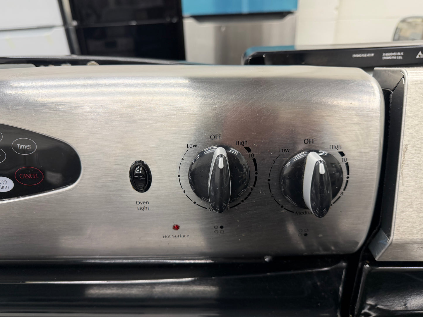 Maytag  MER5755QAS
30 Inch Freestanding Electric Range w/ Precision Cooking System & Hot-Surface Indicator Light: Stainless Steel