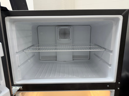 GE 15.6 Cu. Ft. Top Freezer Refrigerator – Stainless Steel
Model: GTS16GSHJRSS