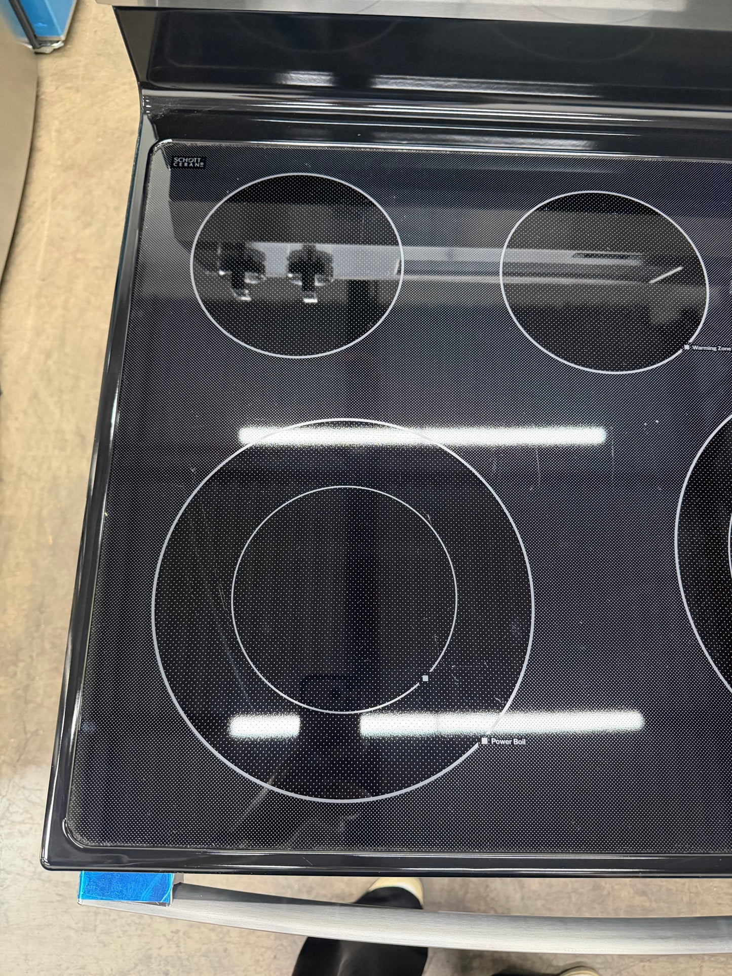 GE 600 Series  GRF600AVSS
30 Inch Freestanding Gas Range
