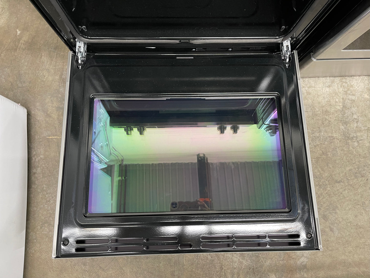 Frigidaire Gallery Series  GCFE3060BF
30 Inch Freestanding Electric Range with 5 Elements, 6.2 cu. ft. Total Convection Oven, Bridge Element, Steam+Self Clean, Storage Drawer, ADA Compliant, and Star-K: Stainless Steel