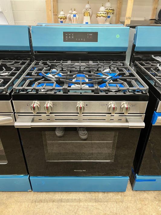 Frigidaire 30-in 5 Burners 5.1-cu ft Air Fry Convection Oven Freestanding Gas Range in Stainless Steel-Model #FCRG3083AS