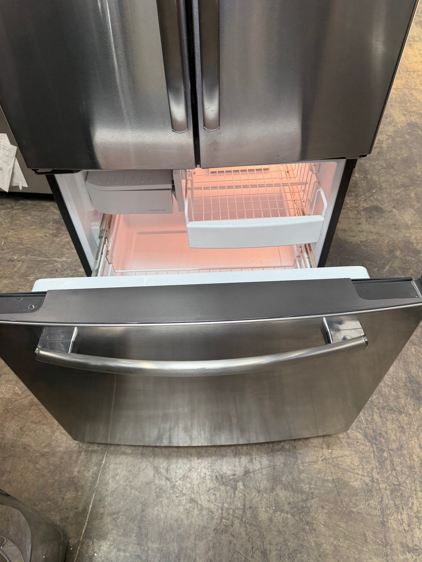GE 33in  French Door Refrigerator Model: GNS22ESEBFSS