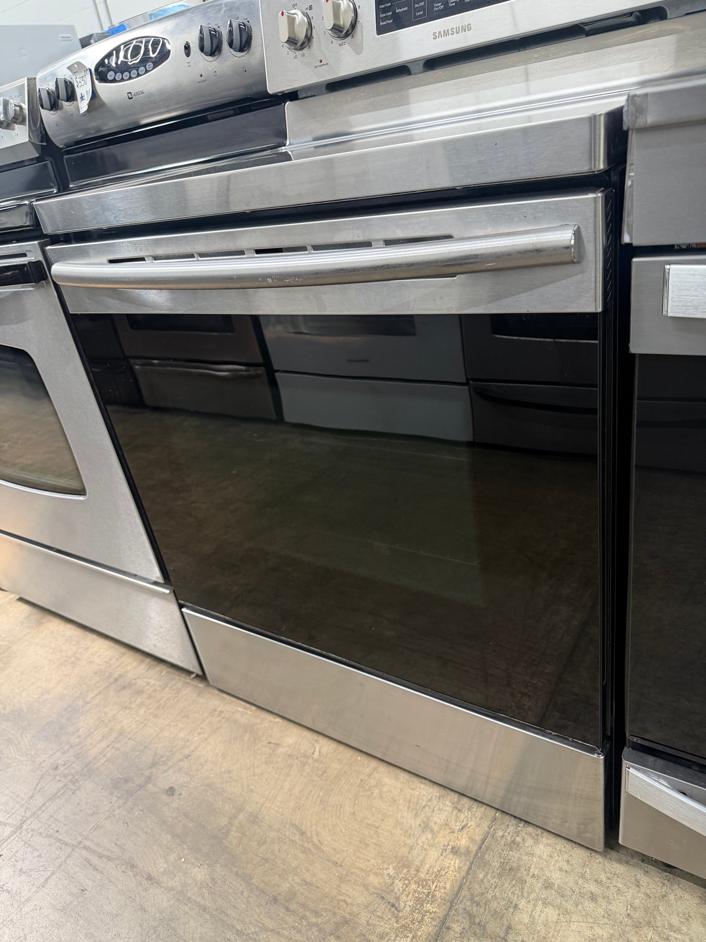 Samsung NE59M4320SS/AA – 5.9 Cu. Ft. Freestanding Electric Range with Convection