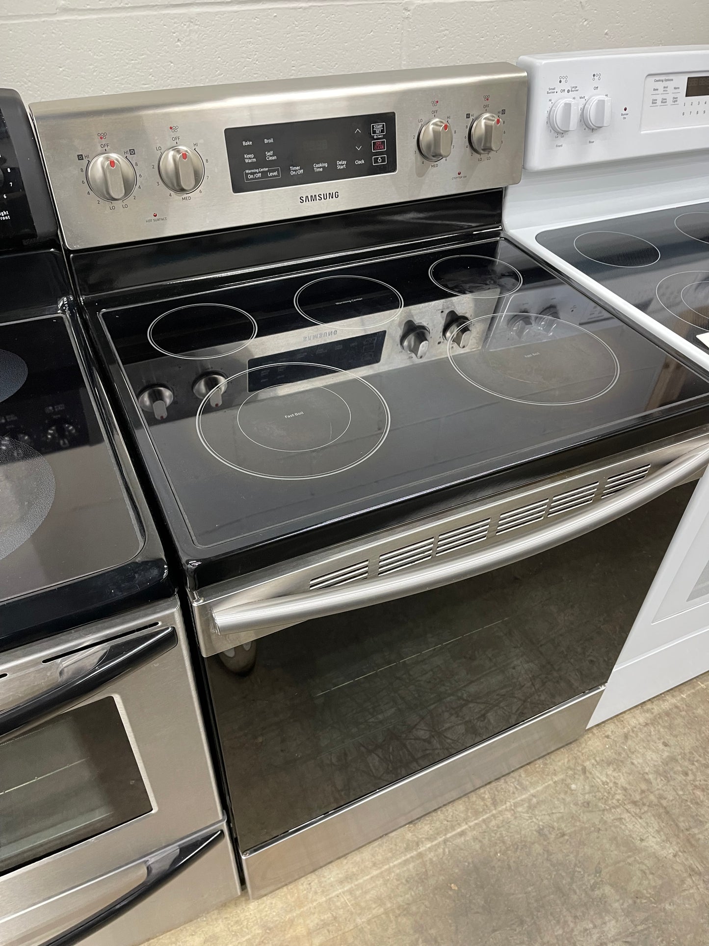 Samsung  NE59M4310SS
30 Inch Freestanding Electric Range with Flexible Cooktop, Dual Elements, Self-Clean, Warming Center, 5 Heating Elements, 5.9 cu. ft. Capacity, Storage Drawer and Sabbath Mode: Stainless Steel