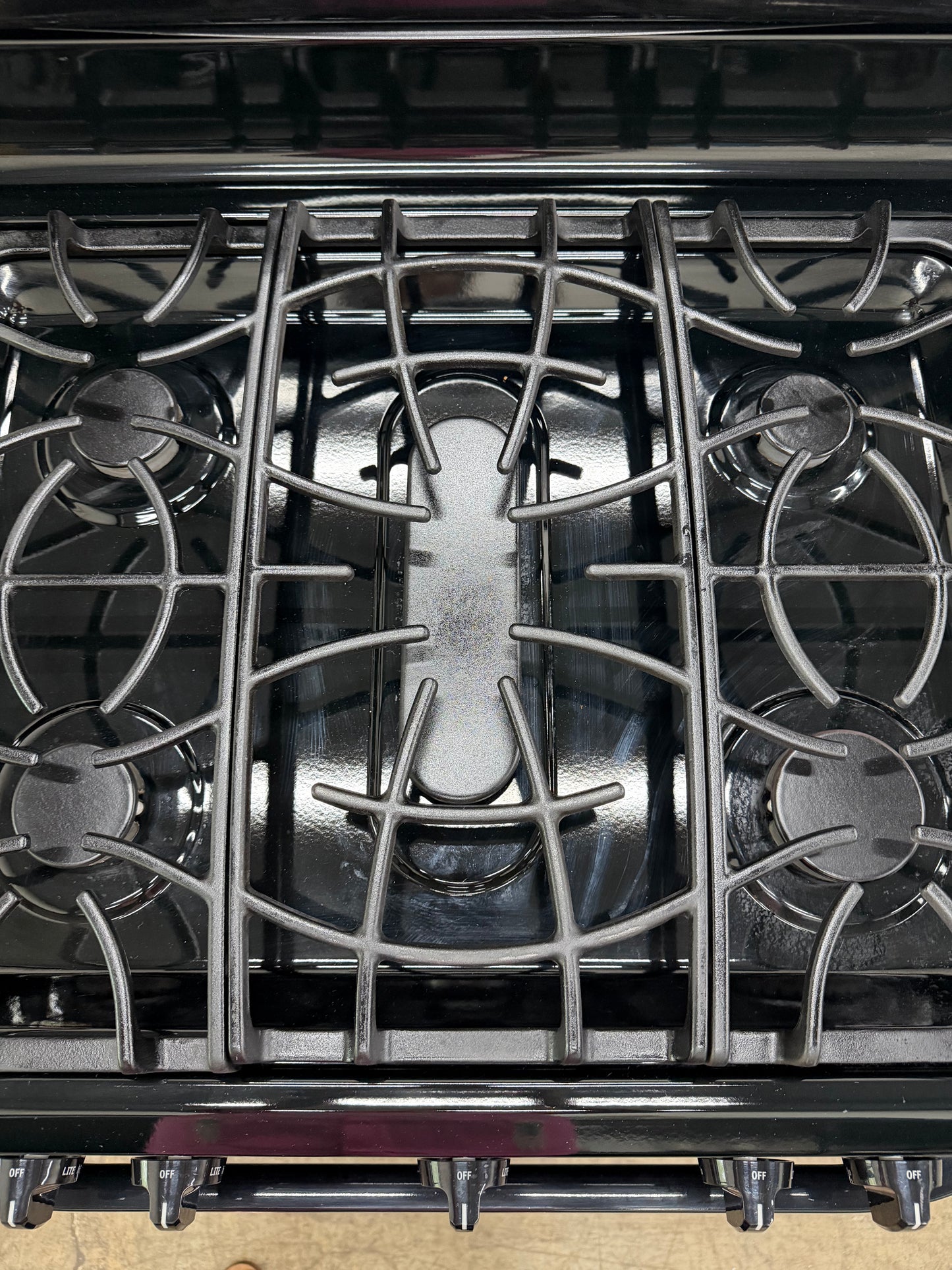Frigidaire 30” Freestanding Gas Range – Model FFGF3019LBC