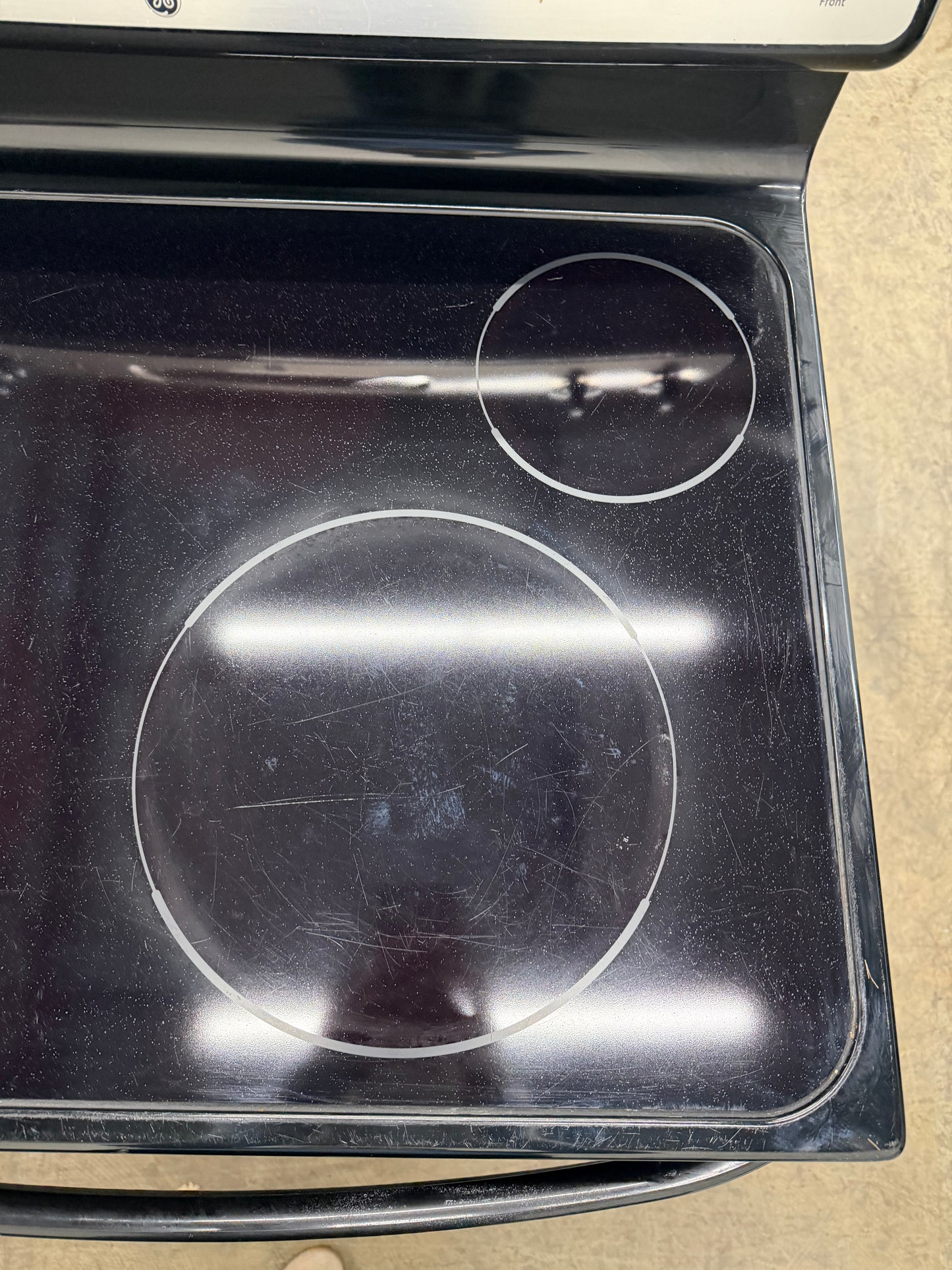 GE CleanDesign  JB640MPBS
30 Inch Electric Range with 4 Radiant Elements, 5.3 cu. ft. Self-Clean Oven, Dual Element Bake, Sabbath Mode, Storage Drawer and QuickSet III Controls: CleanSteel