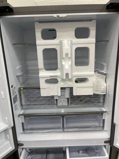 Samsung Counter-Depth Bespoke 24-Cu. Feet 3 -Door Smart Compatible French Door Refrigerator with Dual Ice Maker with water dispenser-Model #RF24BB620012