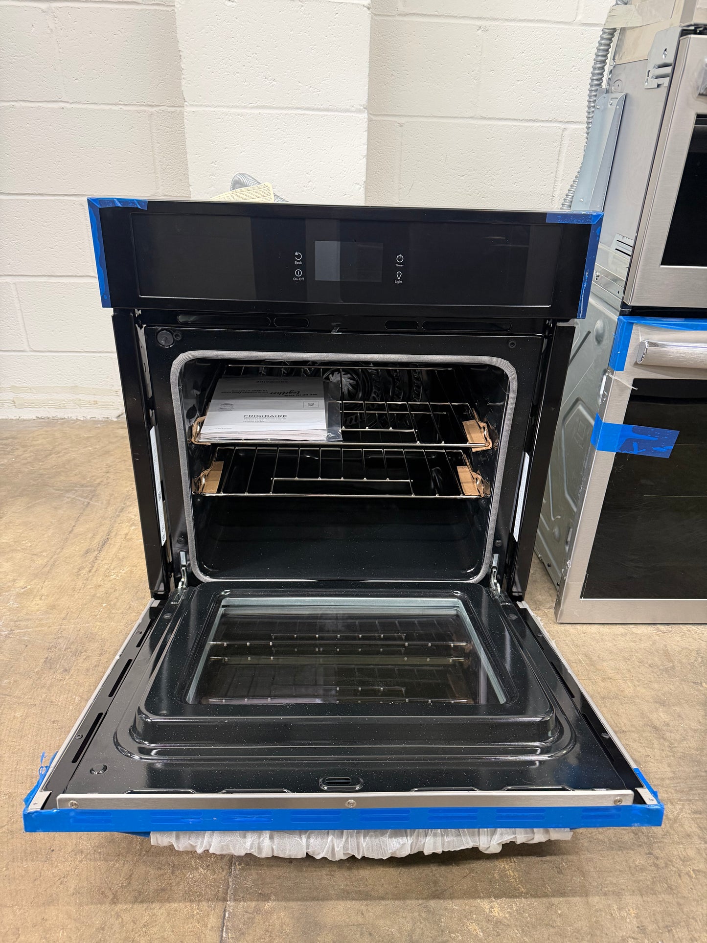 Frigidaire  FCWS2727AB
27 Inch Single Convection Electric Wall Oven with 3.8 Cu. Ft.