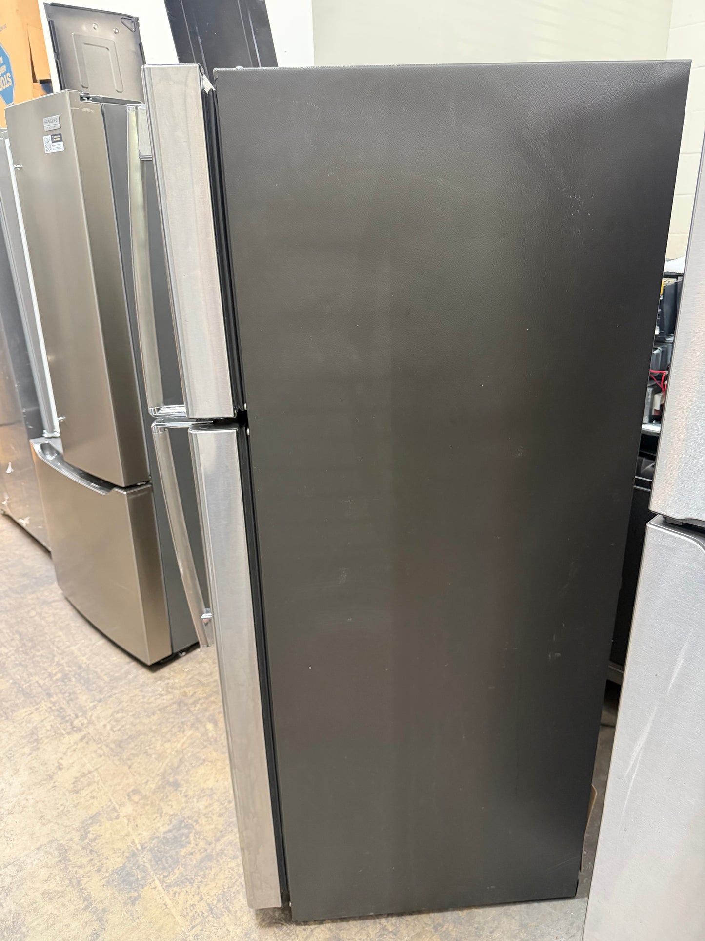 GE 15.6 Cu. Ft. Top Freezer Refrigerator – Stainless Steel
Model: GTS16GSHJRSS