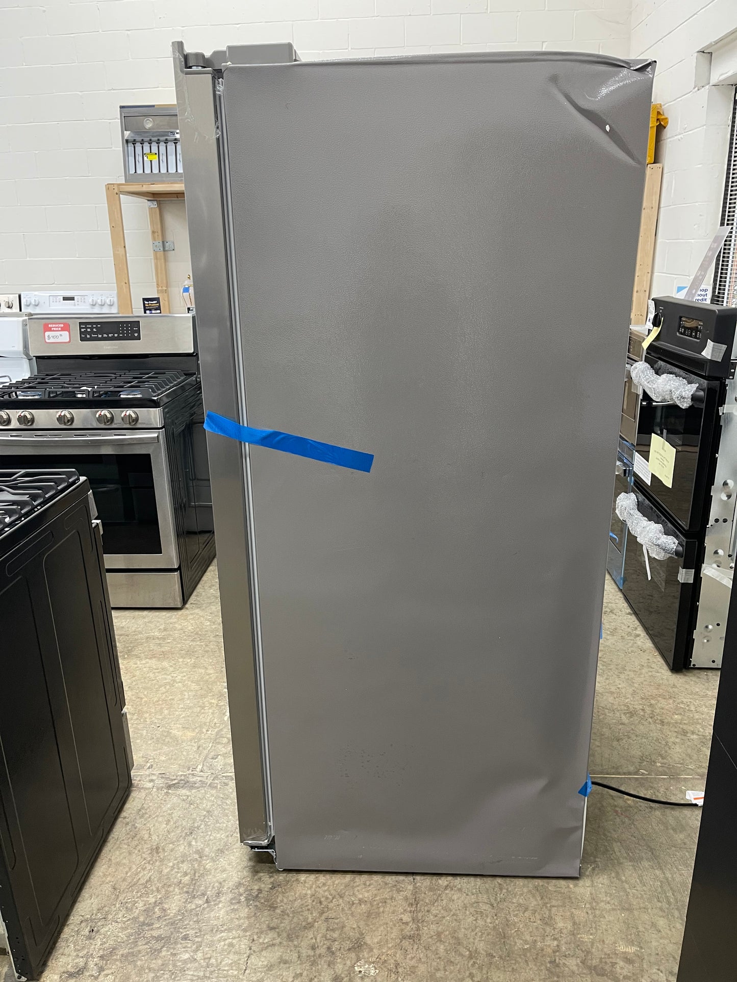 Frigidaire Gallery 22 Cu. Ft. 33" Standard-Depth Side-by-Side Refrigerator
GRSS2352AF