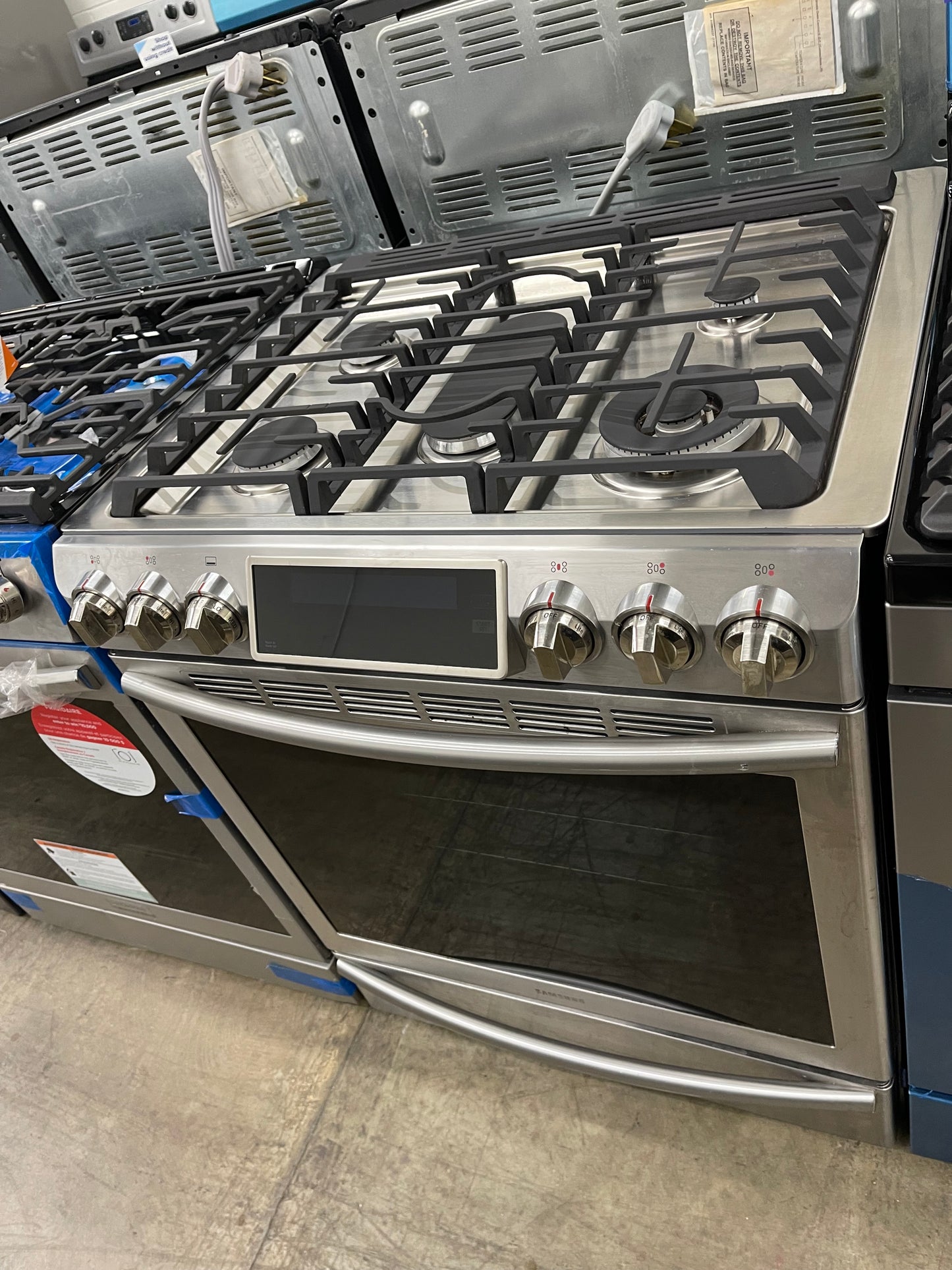 Samsung  NX58H9500WS
30 Inch Slide-In Gas Range with 5.8 cu. ft. True Convection Oven, Reversible Griddle, Self-Clean, Temperature Probe, Guiding Light Controls, 5 Sealed Burners, 18,000 BTU Center Burner, and Warming Drawer: Stainless Steel