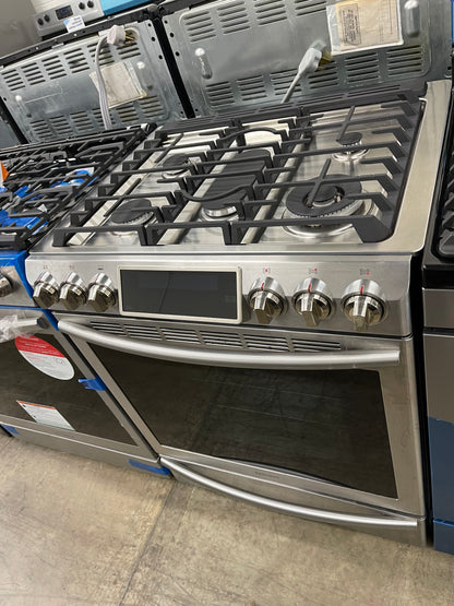 Samsung  NX58H9500WS
30 Inch Slide-In Gas Range with 5.8 cu. ft. True Convection Oven, Reversible Griddle, Self-Clean, Temperature Probe, Guiding Light Controls, 5 Sealed Burners, 18,000 BTU Center Burner, and Warming Drawer: Stainless Steel
