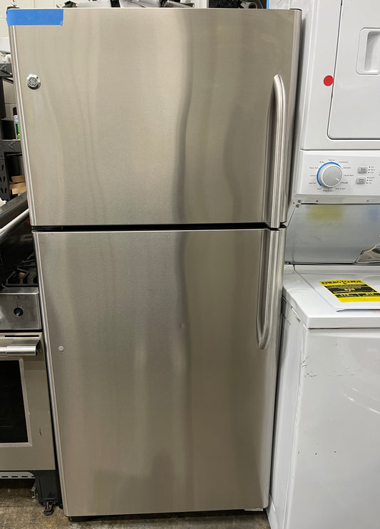 GE 17.9 Cu. Ft. Stainless Top-Freezer Refrigerator
GTS18SBSARSS