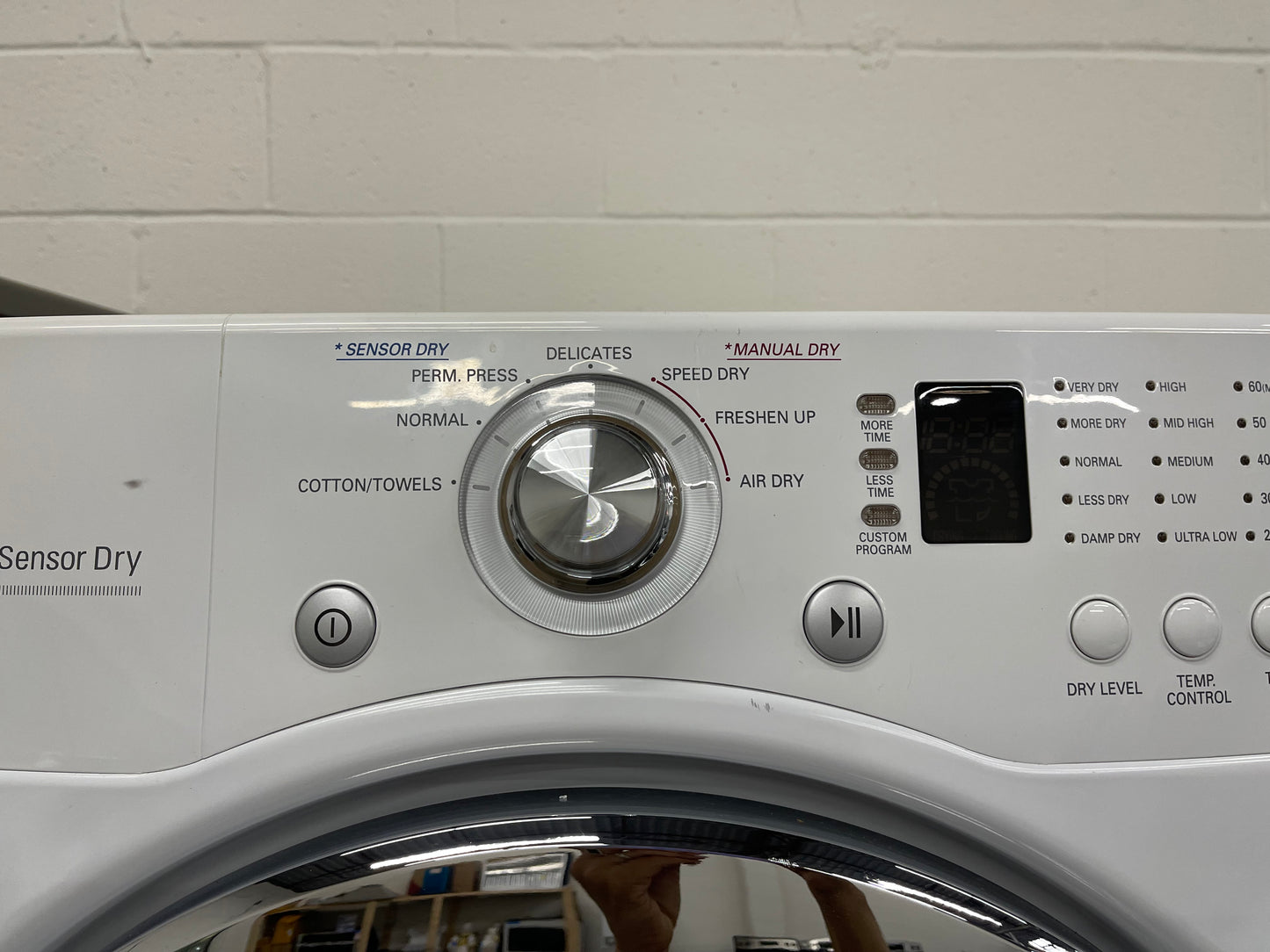 LG  WM2101HW
27 Inch Front-Load Washer with 4.0 cu. ft. And LG  DLE2101W
27 Inch Electric Dryer with 7.3 cu. ft.
