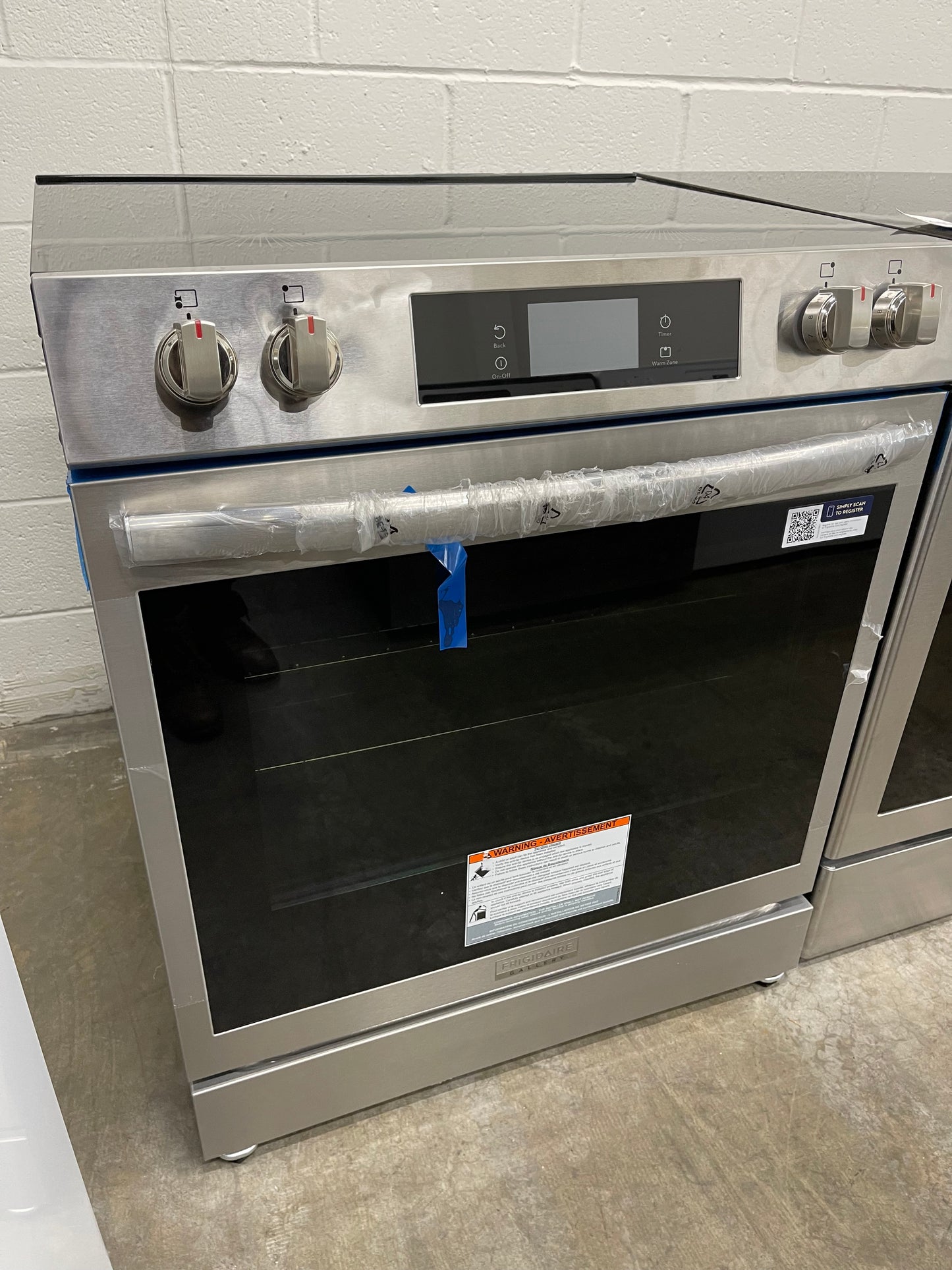 Frigidaire Gallery Series  GCFE3060BF
30 Inch Freestanding Electric Range with 5 Elements, 6.2 cu. ft. Total Convection Oven, Bridge Element, Steam+Self Clean, Storage Drawer, ADA Compliant, and Star-K: Stainless Steel