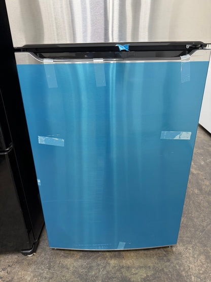 Frigidaire 20.0 Cu. Ft. Top Freezer Refrigerator in Stainless Steel