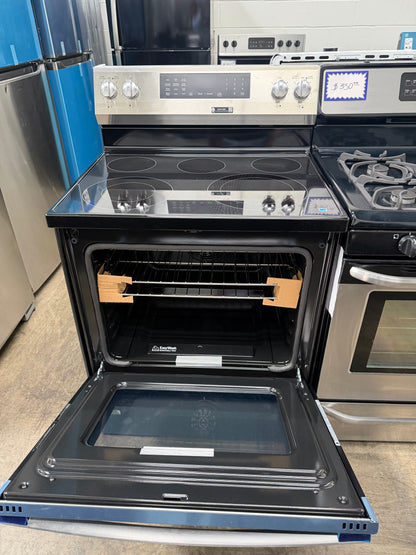 GE 600 Series  GRF600AVSS
30 Inch Freestanding Gas Range