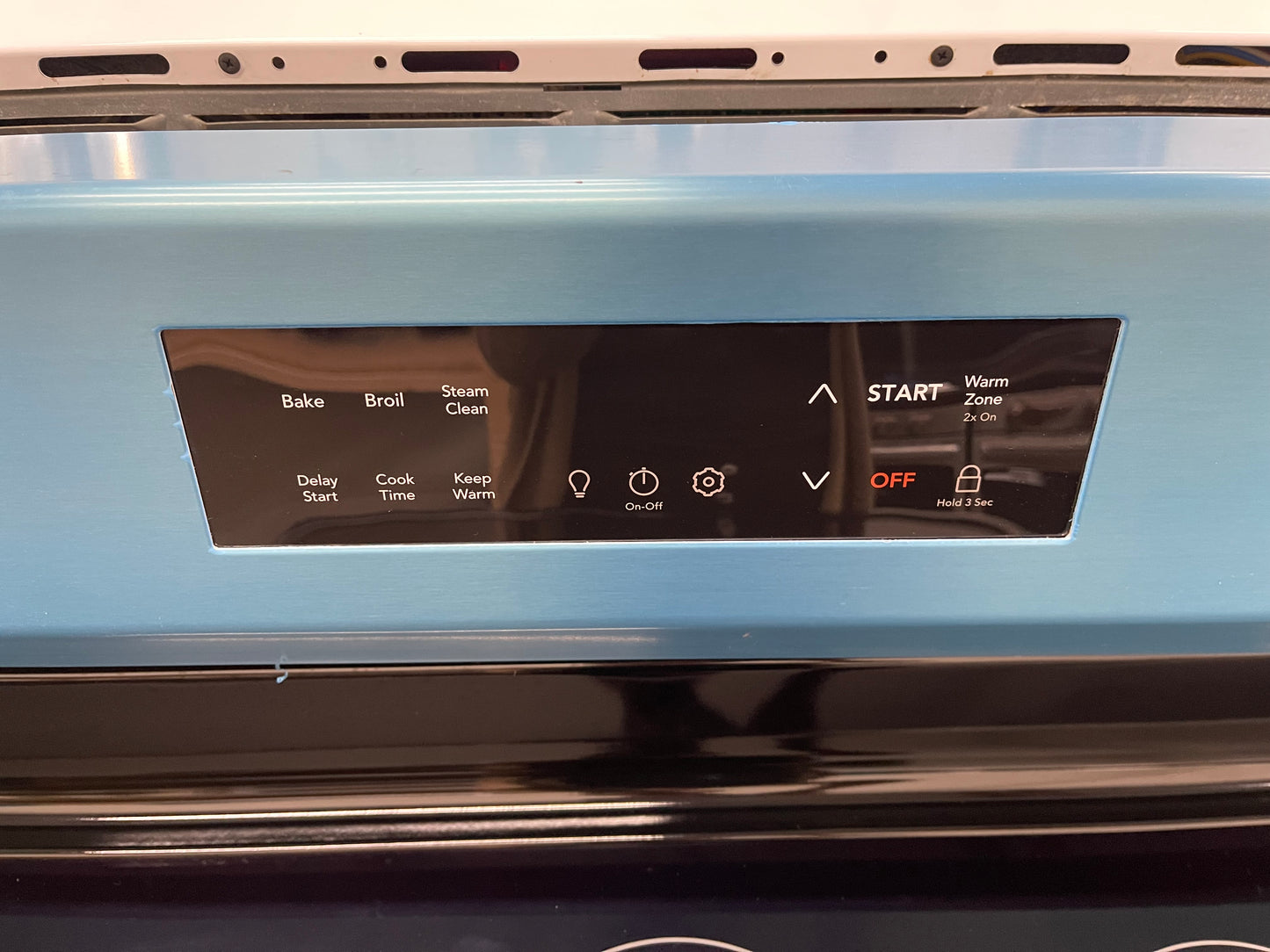 Frigidaire  FCRE3062AS
30 Inch Freestanding Electric Range with 5 Elements, 5.3 cu. ft. Capacity