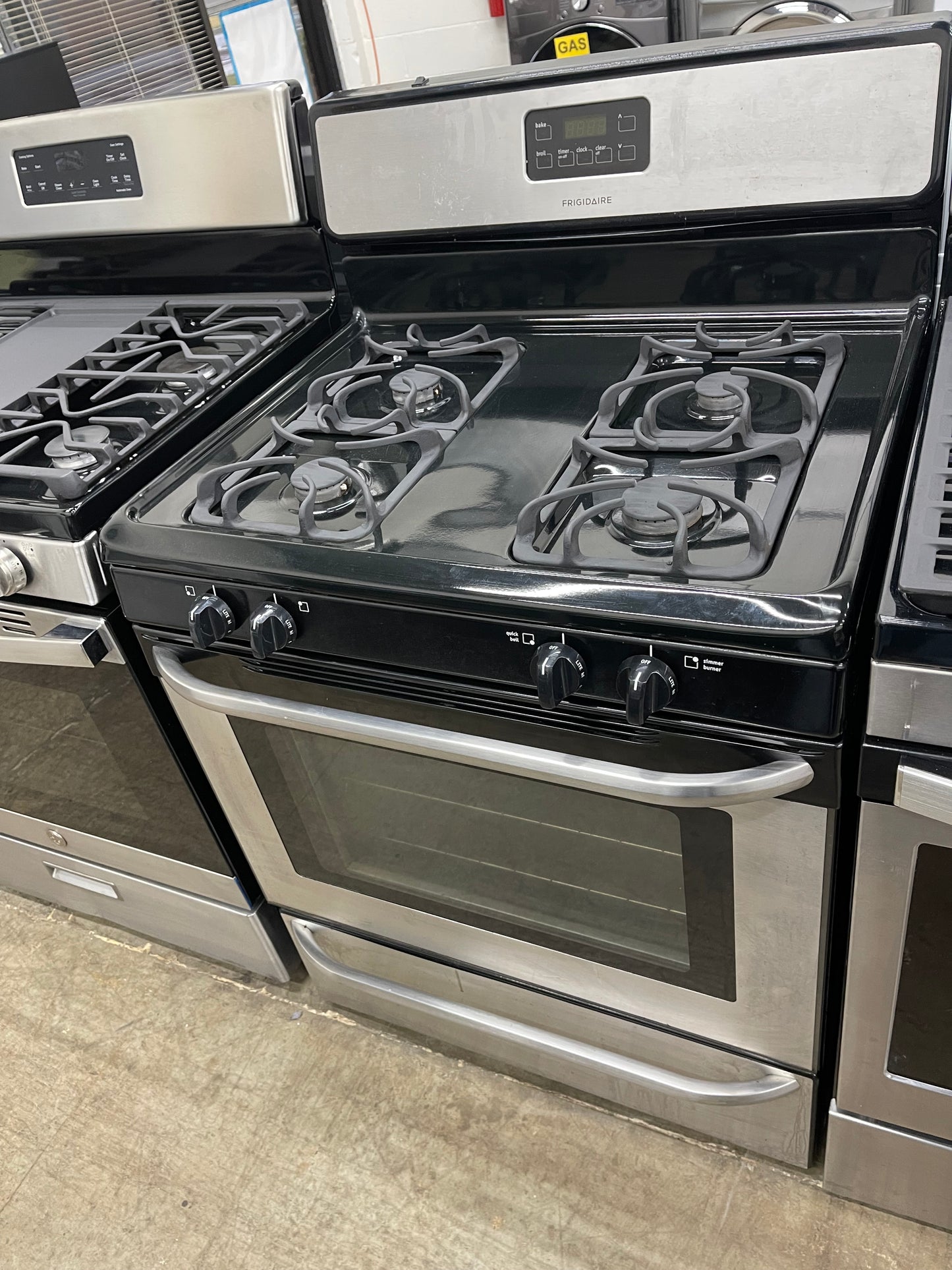 Frigidaire 30" Freestanding Gas Range in Stainless Steel