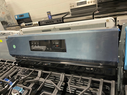 Frigidaire  FCRG3083AD
30 Inch Freestanding Gas Range with 5 Sealed Burners, 5.1 cu. ft. Convection Oven, Quick Boil Burner, Simmer Burner, Storage Drawer, Air Fry, and Self Clean: Black Stainless Steel