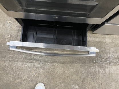 GE Profile  PB930SLSS
30 Inch Smart Electric Range with 5.3 Cu. Ft. Oven, Five Heating Elements, Temperature Probe, True European Convection, WiFi, 3600W Power Boil, Chef Connect, and Self Clean