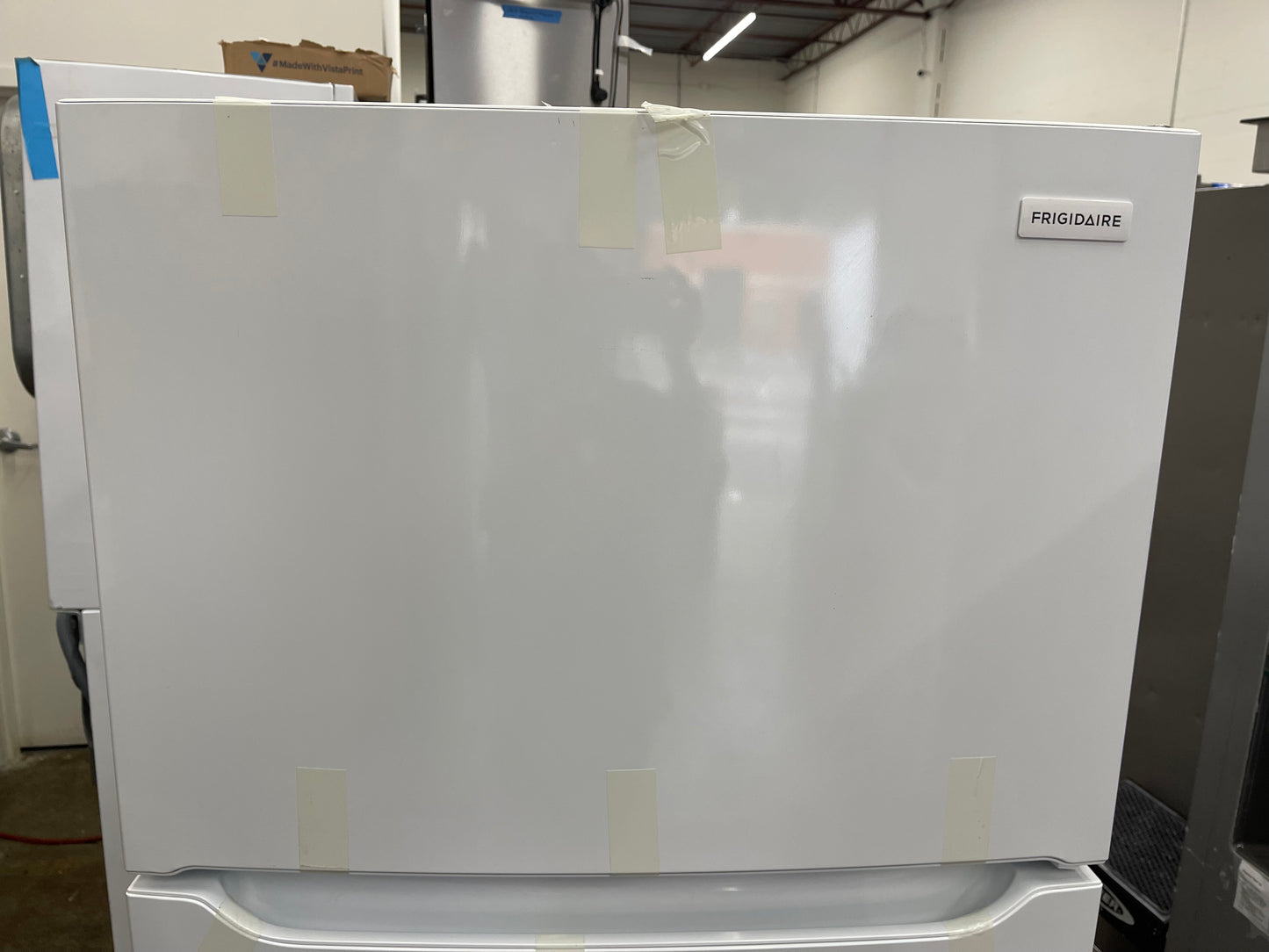Frigidaire  FFTR1835VW
30 Inch Top Freezer Refrigerator with 18.3 Cu. Ft. Capacity, Adjustable Shelves, Humidity-Controlled Crispers, Half-width Deli Drawer, Gallon Door Bins, Auto-Close Doors, EvenTemp Cooling System, and ADA Compliant: White