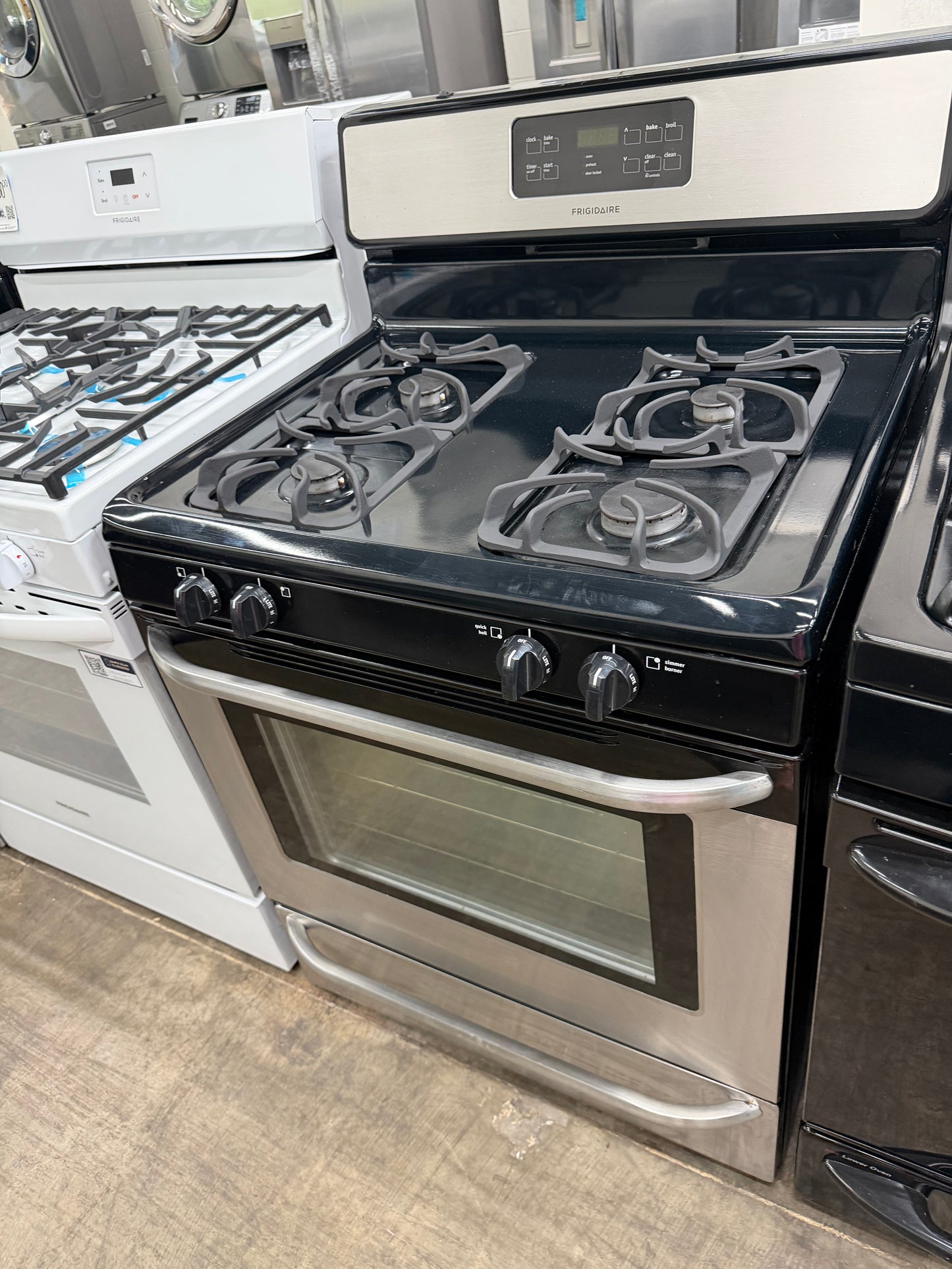 Frigidaire 30” Freestanding Gas Range – Model FFGF3053LSF
