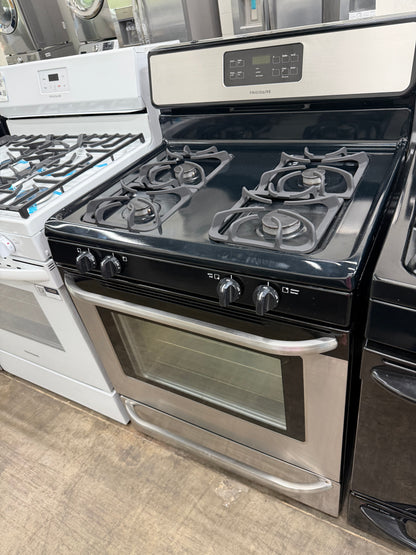 Frigidaire 30” Freestanding Gas Range – Model FFGF3053LSF