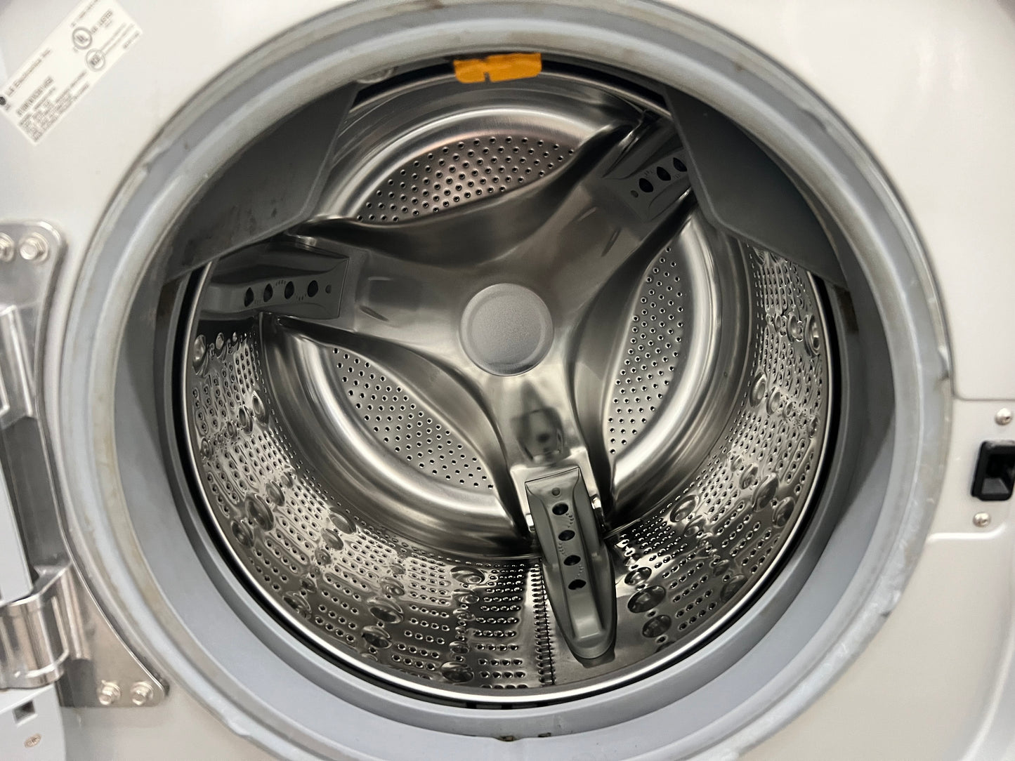LG Front-Load 4.5-cu ft Washer and 7.4-cu ft Electric Dryer Set in Pure Silver