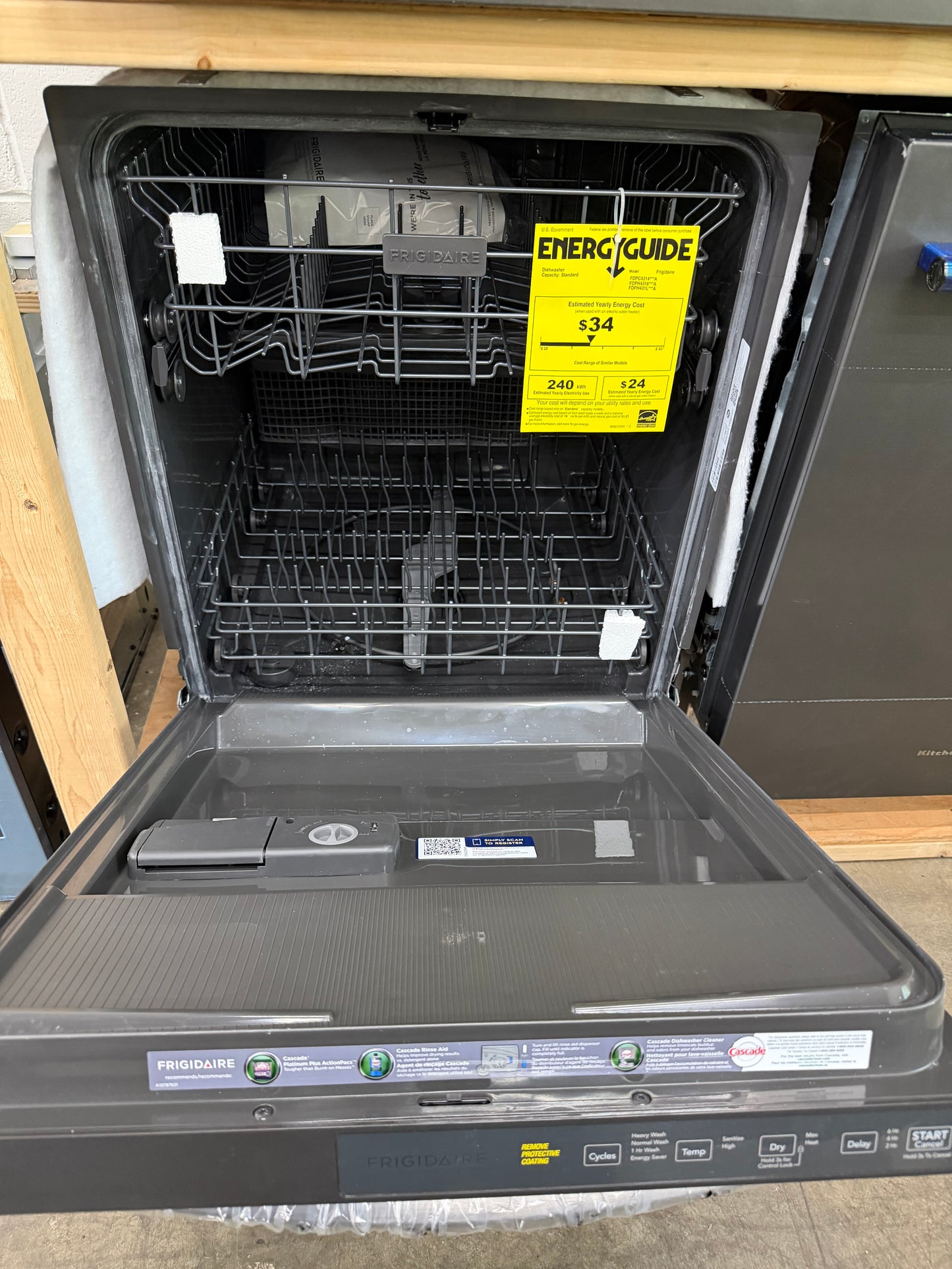 Frigidaire  FDPH4316AS
24 Inch Fully Integrated Dishwasher with 14 Place Settings, 4 Wash Cycles, 52 dBA, PVC Coated Racks, MaxDry , DishSense Sensor, NSF Certified, and Energy Star : Stainless Steel